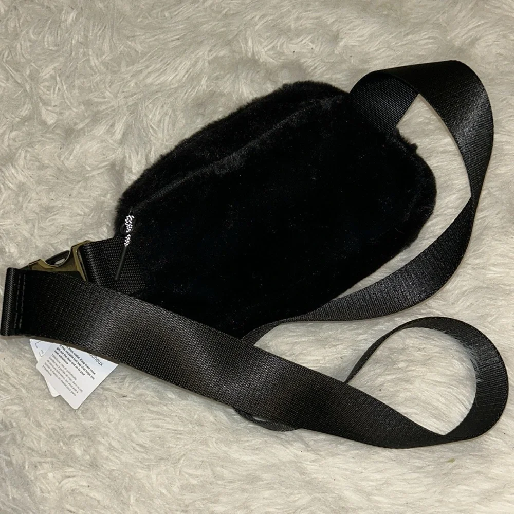 Lululemon Everywhere Belt Bag Plush Fleece